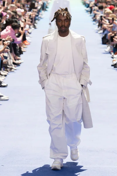 Look 10